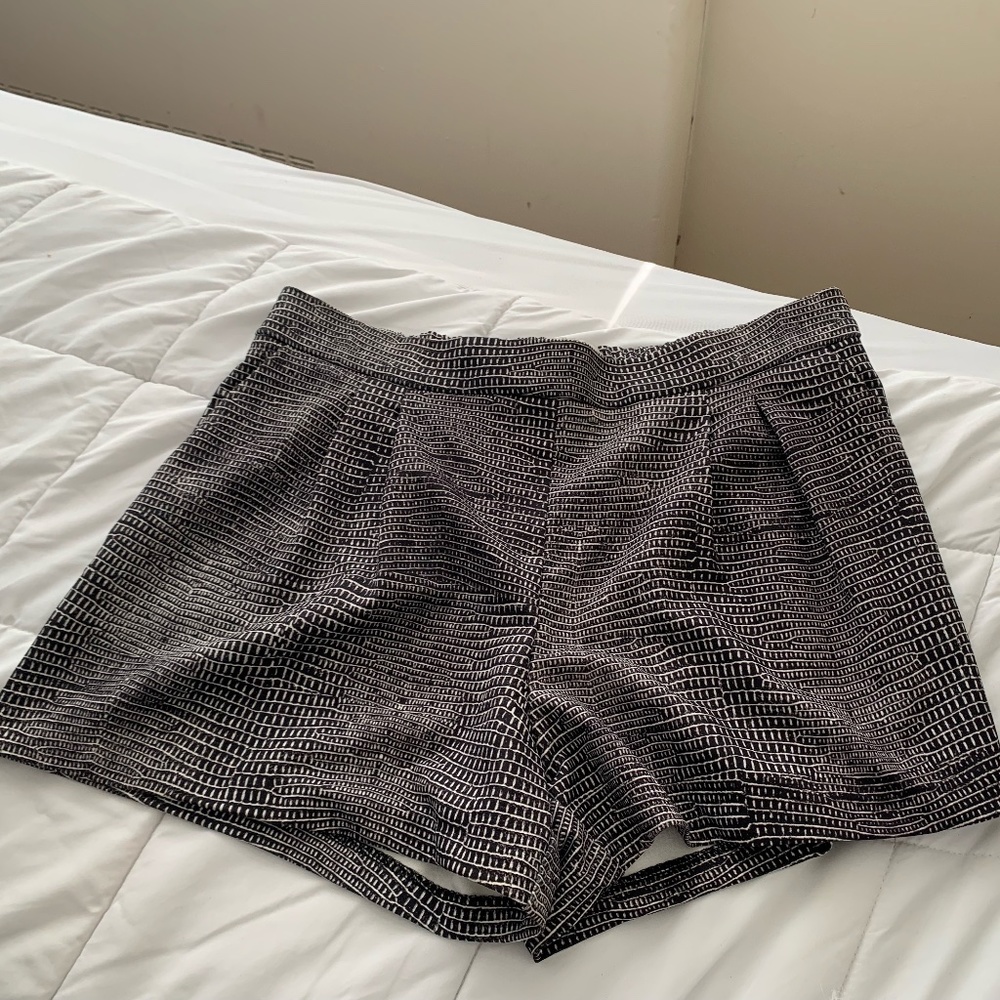 Dynamite Patterned Shorts - Picture 3 of 4